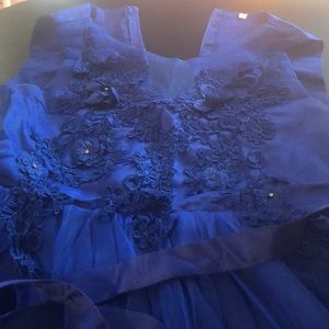 Teen girl Beautiful blue gown 💙